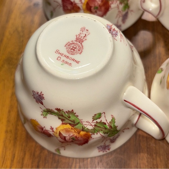 Vintage 17-piece Royal Doulton Sherborne D5915 fine bone china tea set - Picture 10 of 16